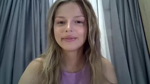 Snapshot of lunav7 chatting on 09-15-25, 06:30 Luna online show from 09-15-25, 06:30
