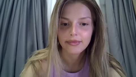 Snapshot of lunav7 chatting on 09-20-25, 06:20 Luna online show from 09-20-25, 06:20