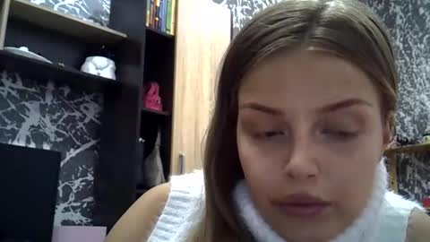 Snapshot of lunav7 chatting on 10-18-25, 05:25 Luna online show from 10-18-25, 05:25