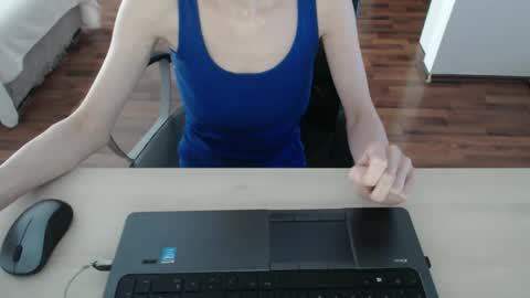 Snapshot of lunavibe_ chatting on 05-18-26, 12:44 lunavibe_ online show from 05-18-26, 12:44
