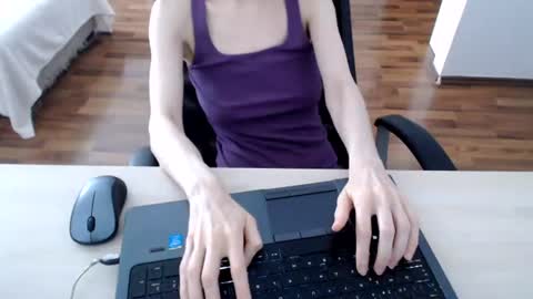 Snapshot of lunavibe_ chatting on 06-27-26, 12:22 lunavibe_ online show from 06-27-26, 12:22