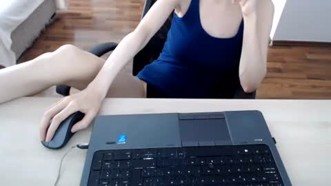 Snapshot of lunavibe_ chatting on 07-03-26, 12:00 lunavibe_ online show from 07-03-26, 12:00