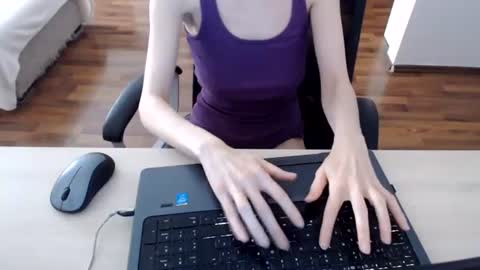 Snapshot of lunavibe_ chatting on 07-15-26, 12:10 lunavibe_ online show from 07-15-26, 12:10