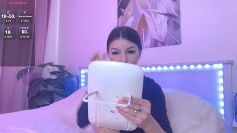 Veronica online show from 11-16-25, 09:48