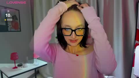 call me a pose striker  online show from 05-31-26, 03:36