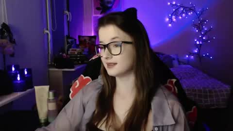 Snapshot of lunaxcherry chatting on 04-30-26, 08:57 LunaXcherry online show from 04-30-26, 08:57