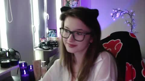 Snapshot of lunaxcherry chatting on 05-17-26, 11:06 LunaXcherry online show from 05-17-26, 11:06