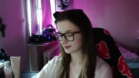 Snapshot of lunaxcherry chatting on 06-11-26, 06:17 LunaXcherry online show from 06-11-26, 06:17