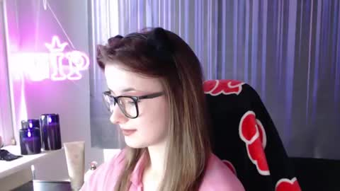 Snapshot of lunaxcherry chatting on 06-21-26, 11:13 LunaXcherry online show from 06-21-26, 11:13