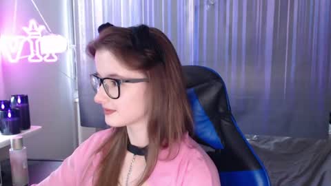 Snapshot of lunaxcherry chatting on 06-29-26, 05:13 LunaXcherry online show from 06-29-26, 05:13