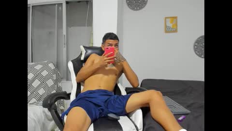 Snapshot of lunay_bigcock420 chatting on 09-26-25, 04:05 lunay_bigcock420 online show from 09-26-25, 04:05