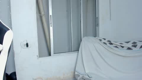 Snapshot of lunay_bigcock420 chatting on 10-23-25, 08:24 lunay_bigcock420 online show from 10-23-25, 08:24