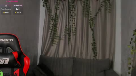 Snapshot of lune_fallenstar chatting on 07-23-26, 09:07 Lune FallenStar online show from 07-23-26, 09:07