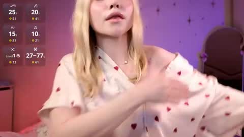 Snapshot of luni__lu chatting on 07-17-26, 08:14 Luni Lu online show from 07-17-26, 08:14
