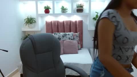 Luni Love online show from 03-26-26, 07:19