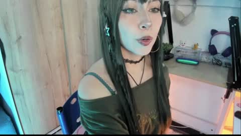 Snapshot of lunivyra chatting on 06-12-26, 04:17 lunivyra online show from 06-12-26, 04:17
