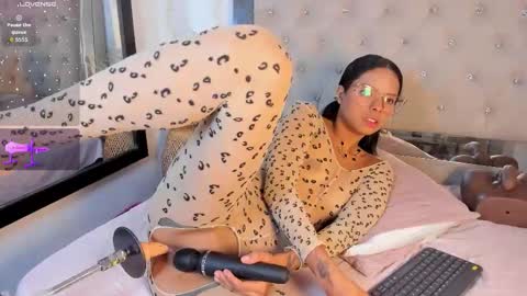 lunna__tylor online show from 10-25-25, 03:36