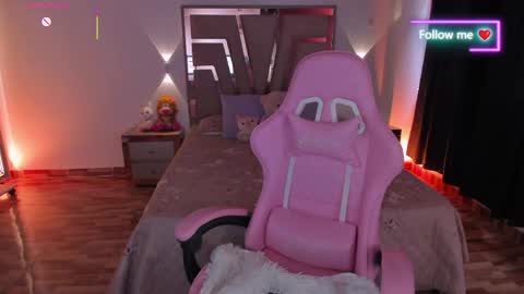 Snapshot of lunna_roosee chatting on 05-16-26, 05:01 LUNA ROSE online show from 05-16-26, 05:01