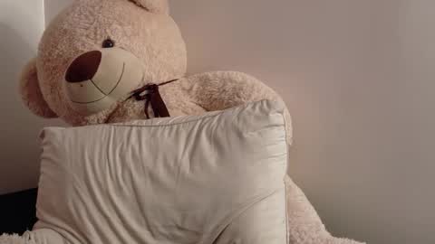 Luna online show from 11-07-25, 04:23