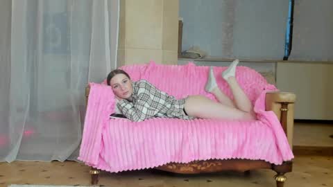 Snapshot of lunnraiz chatting on 04-20-26, 03:37 Luna online show from 04-20-26, 03:37