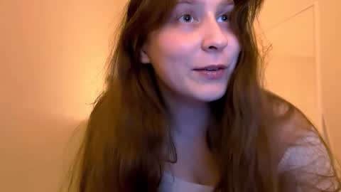 Snapshot of lunoria chatting on 01-17-26, 10:46 lunoria online show from 01-17-26, 10:46