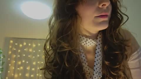 Snapshot of lunoria chatting on 04-05-26, 08:39 lunoria online show from 04-05-26, 08:39