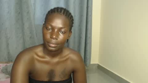 Snapshot of luo_queen chatting on 09-23-25, 12:41 luo_queen online show from 09-23-25, 12:41