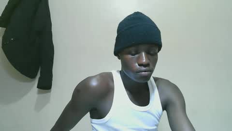 Snapshot of luoislove chatting on 10-25-25, 08:55 luoislove online show from 10-25-25, 08:55