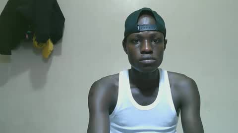 Snapshot of luoislove chatting on 10-28-25, 05:59 luoislove online show from 10-28-25, 05:59