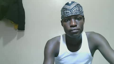 Snapshot of luoislove chatting on 10-31-25, 08:21 luoislove online show from 10-31-25, 08:21