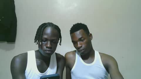 Snapshot of luoislove chatting on 11-08-25, 07:30 luoislove online show from 11-08-25, 07:30