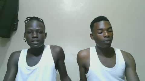 Snapshot of luoislove chatting on 11-11-25, 07:14 luoislove online show from 11-11-25, 07:14