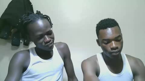 Snapshot of luoislove chatting on 11-15-25, 08:22 luoislove online show from 11-15-25, 08:22