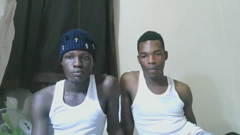 Snapshot of luoislove chatting on 11-28-25, 07:05 luoislove online show from 11-28-25, 07:05