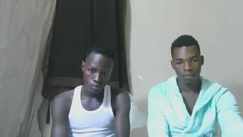 Snapshot of luoislove chatting on 12-05-25, 05:05 luoislove online show from 12-05-25, 05:05