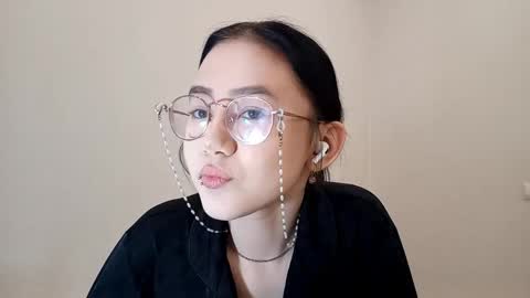 Snapshot of lupefaulker chatting on 04-25-26, 01:14 Roxie online show from 04-25-26, 01:14