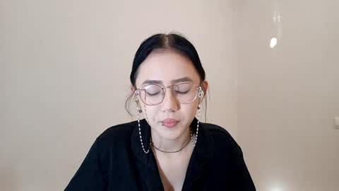 Snapshot of lupefaulker chatting on 04-25-26, 01:41 Roxie online show from 04-25-26, 01:41