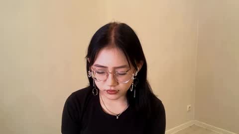 Snapshot of lupefaulker chatting on 05-01-26, 01:05 Roxie online show from 05-01-26, 01:05