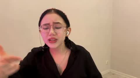 Snapshot of lupefaulker chatting on 05-05-26, 01:19 Roxie online show from 05-05-26, 01:19