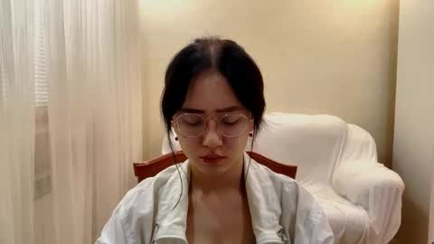 Snapshot of lupefaulker chatting on 05-11-26, 02:45 Roxie online show from 05-11-26, 02:45