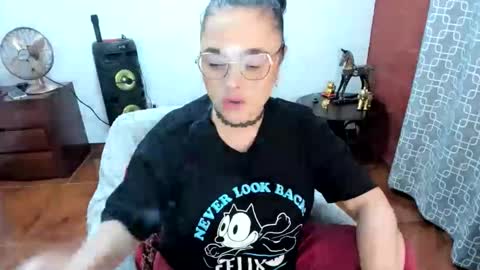 Snapshot of luscious86 chatting on 06-05-26, 10:59 PAULINA online show from 06-05-26, 10:59