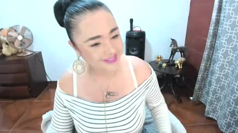 Snapshot of luscious86 chatting on 06-13-26, 06:50 PAULINA online show from 06-13-26, 06:50