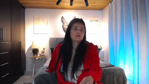 Snapshot of lust_mom chatting on 01-28-25, 11:28 Angela 3 online show from 01-28-25, 11:28