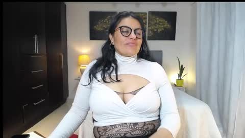 Snapshot of lust_mom chatting on 05-22-26, 02:40 Angela 3 online show from 05-22-26, 02:40