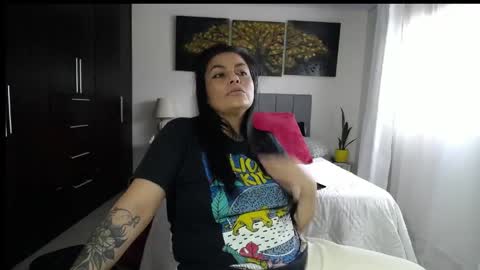 Snapshot of lust_mom chatting on 05-23-26, 07:40 Angela 3 online show from 05-23-26, 07:40