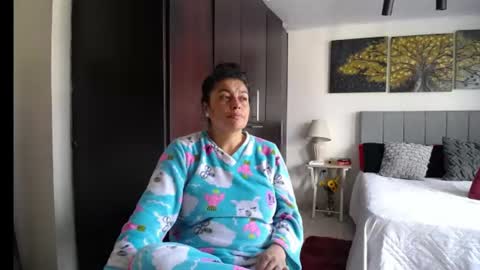 Snapshot of lust_mom chatting on 07-01-26, 07:35 Angela 3 online show from 07-01-26, 07:35