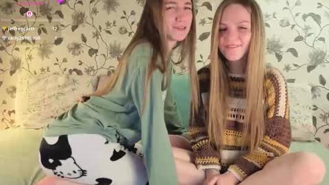 Snapshot of lustyaura chatting on 11-13-25, 08:52 Aura online show from 11-13-25, 08:52