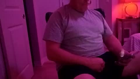 Snapshot of luv2toknstrok chatting on 12-17-25, 12:11 Luv2tokNstrok online show from 12-17-25, 12:11