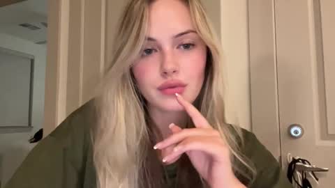 Snapshot of luvaimee chatting on 02-21-26, 03:07 Aimee online show from 02-21-26, 03:07