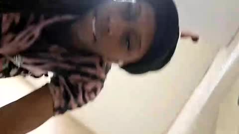 Snapshot of luvbug555 chatting on 11-12-25, 08:04 luvbug555 online show from 11-12-25, 08:04